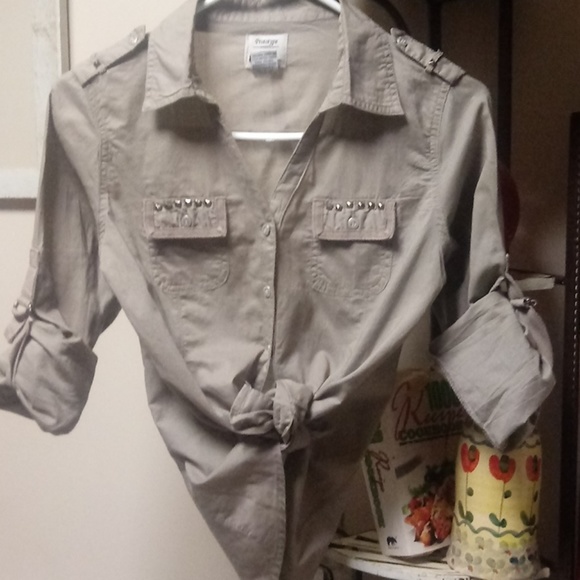 Shirt - Picture 3 of 4